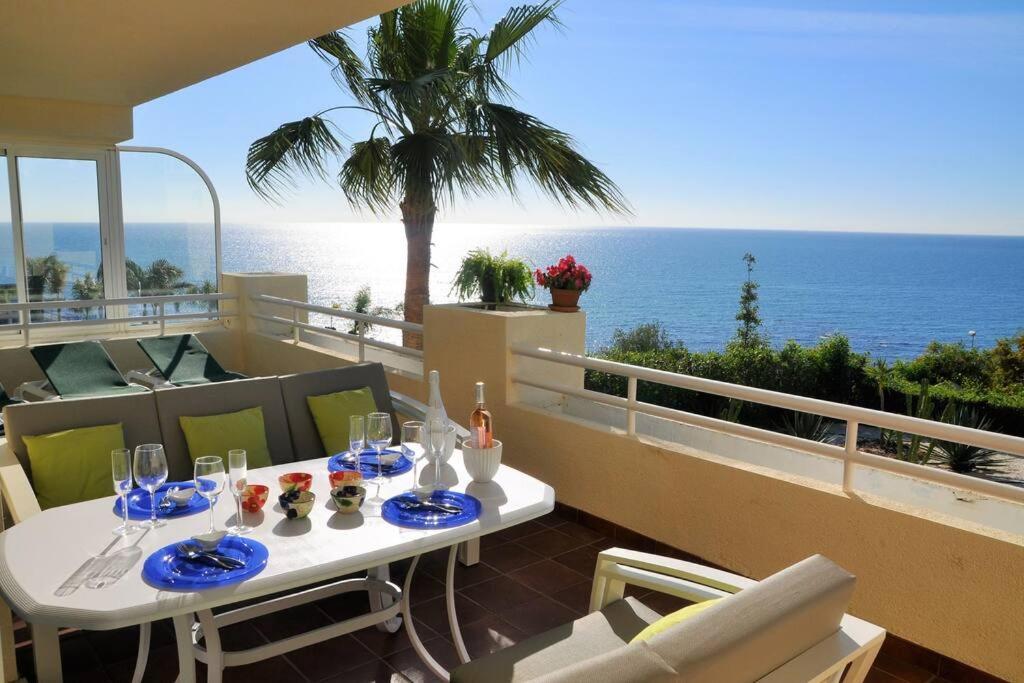 Spectacular 3 Bedrooms Sea Views Apartment