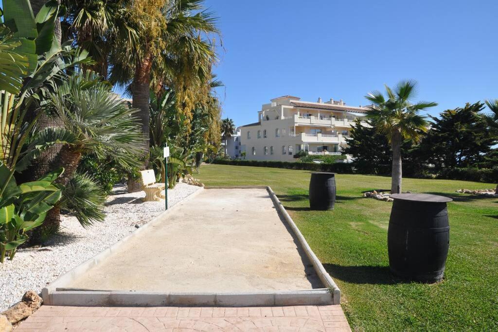 Spectacular 3 Bedrooms Sea Views Apartment *