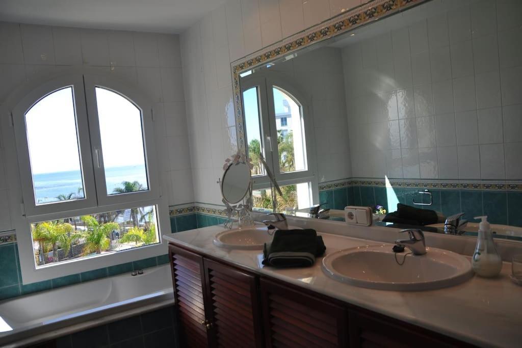 Spectacular 3 Bedrooms Sea Views *